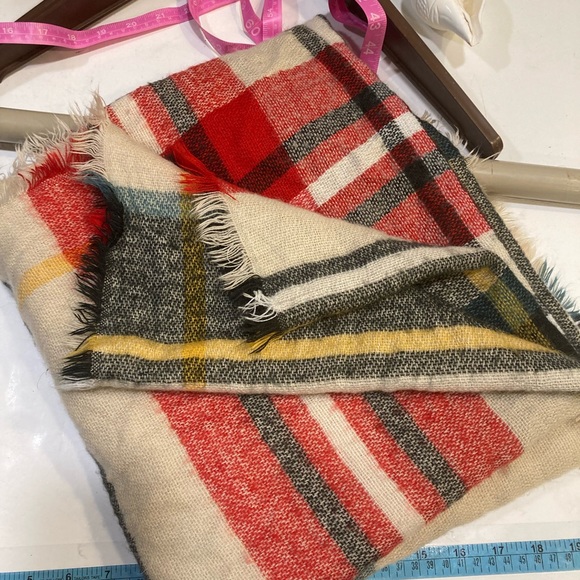 Plaid Tartan Shawl/Blanket 53X46 - Picture 3 of 9